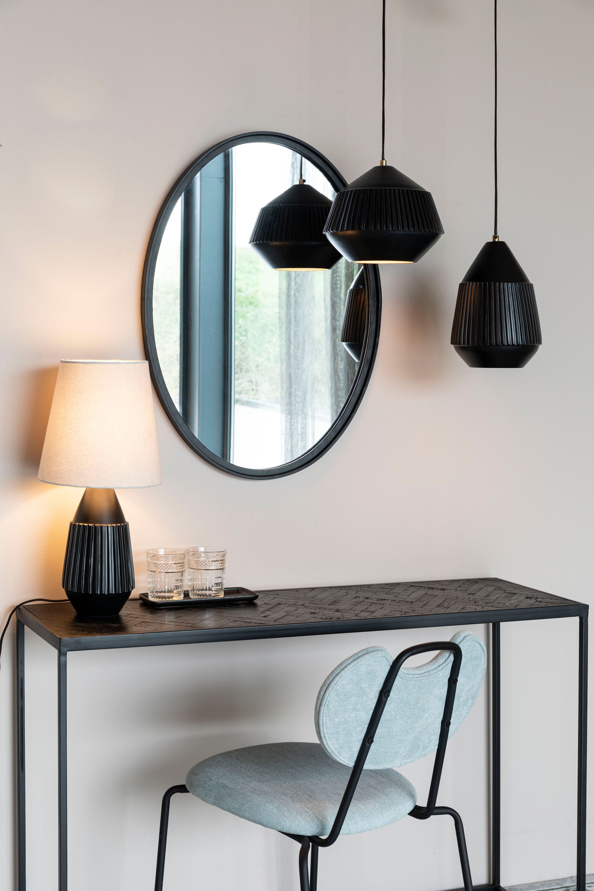 Aysa Black Aluminum Table Lamp